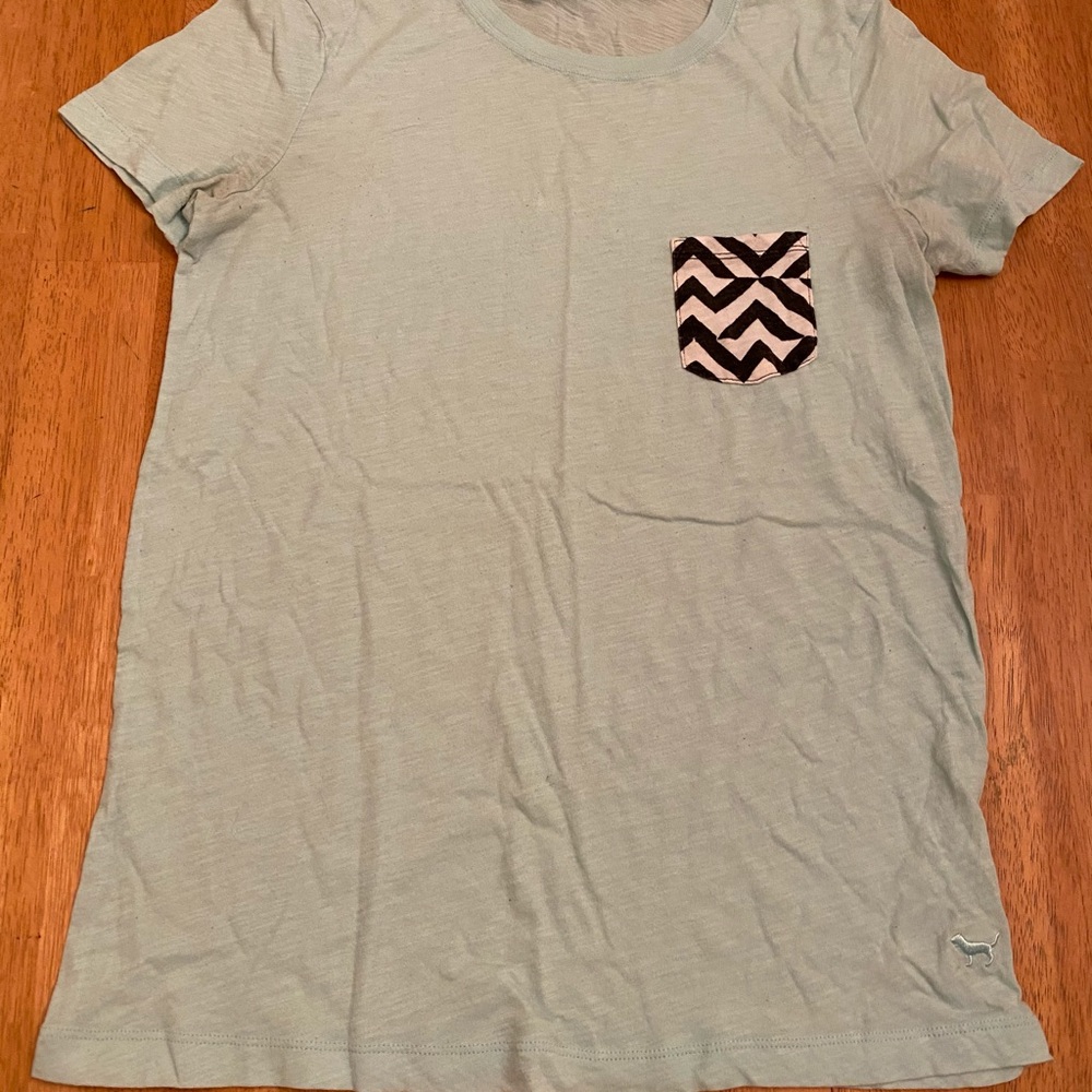 Pink short sleeve tshirt with front pocket XS CUTE